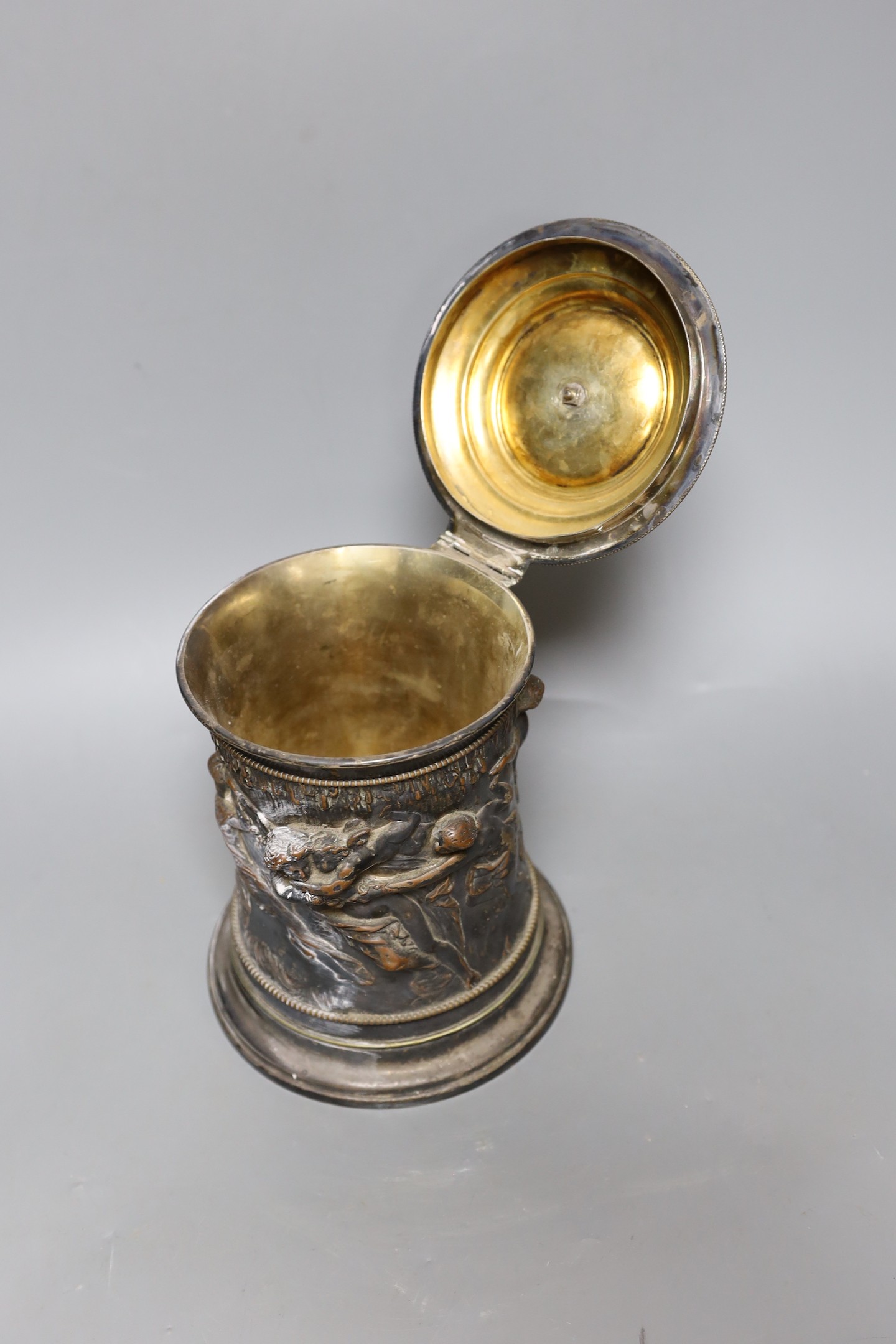 A Victorian silver plated biscuit barrel, engraved name to lid, 26cm